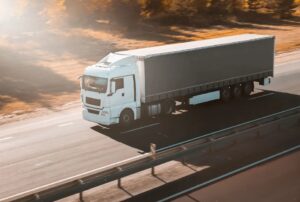 Фура в грузоперевозках - когда и зачем заказывать крупнотоннажный транспорт