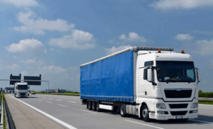 Преимущества грузоперевозок тентованными фурами